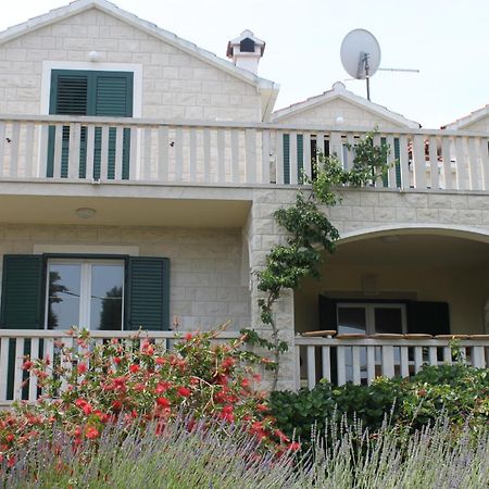 Oasis Apartments Sutivan Exterior photo